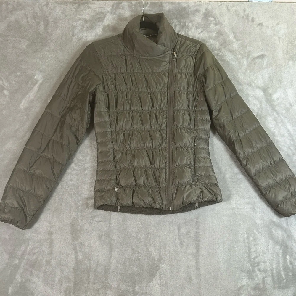 Athleta downalicious jacket - Picture 2 of 14
